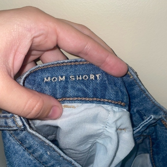 American Eagle High Rise Mom Shorts Size 4 - Picture 5 of 5